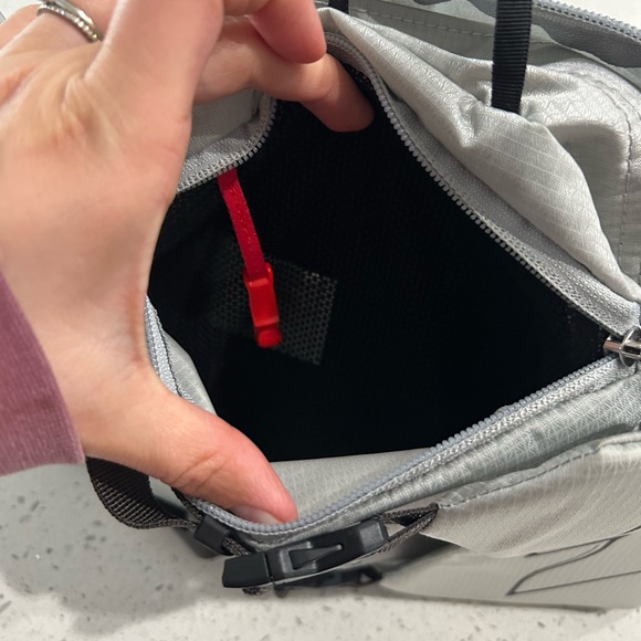 Osprey Tempest 6 Silver Belt Bag - Picture 3 of 8